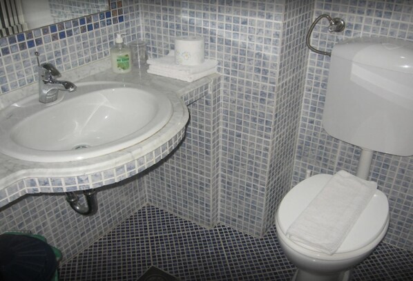 Bathroom - Levantin Inn half Room N7 Sea Side (Sveti Stefan)
