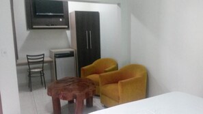 Laptop workspace, iron/ironing board, free WiFi, bed sheets