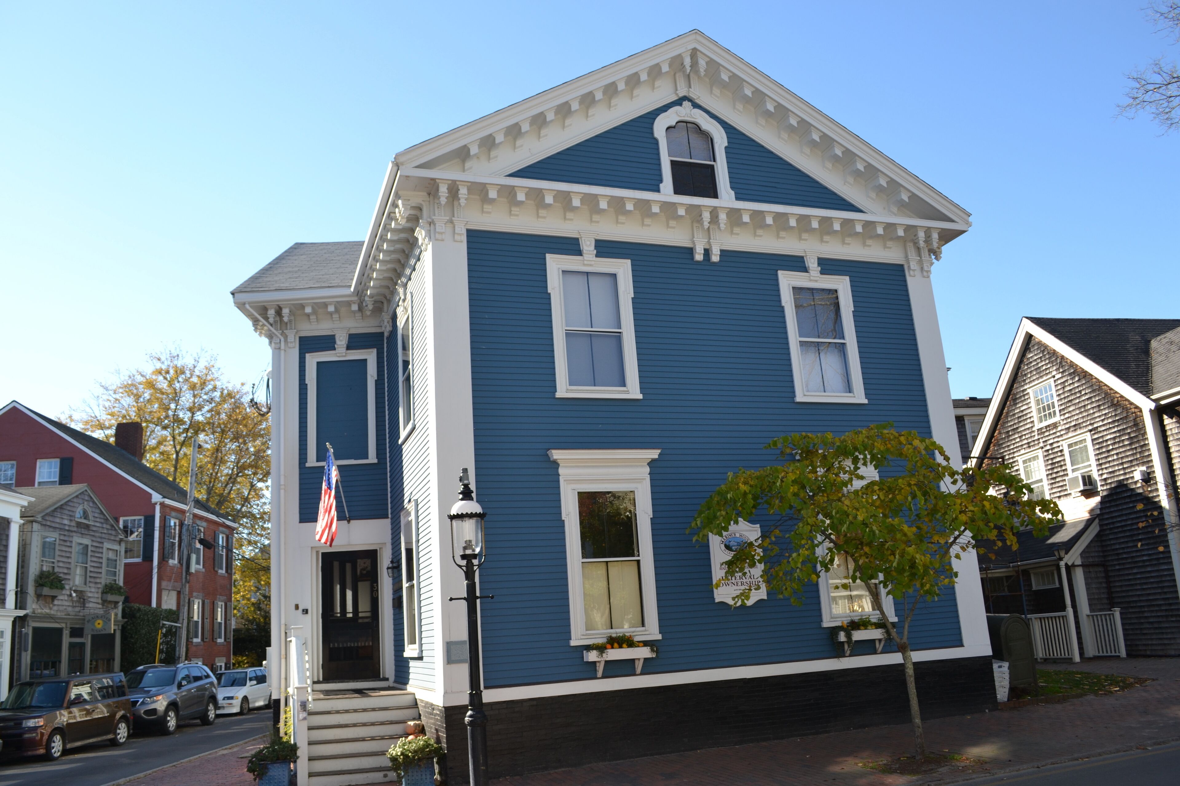 ESSEX 2 BEDROOM 2 BATH-DOWNTOWN .  Located on Petticoat Row at 30 Centre Street.