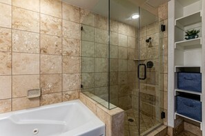 Bathtub, hair dryer, towels - Resort property, steps to skiing and golf, king suite, pool SV413A (Park City)