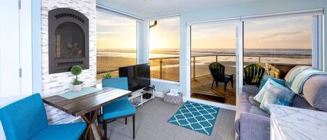 Televisión, chimenea y oficina