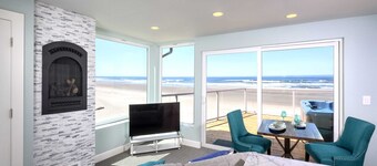 Coastal studio w/ hot tub & beach access