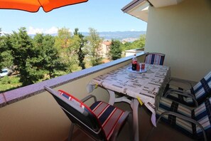 Outdoor dining - Apartment Saramandic (49858-A1) (Silo - island Krk)