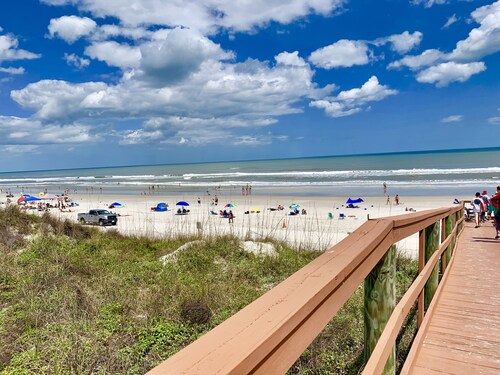 215 Beachers Lodge Direct Ocean Front Crescent Beach One Bedroom Condo