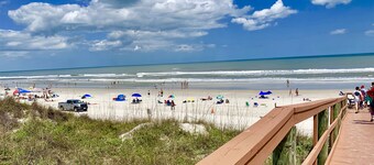 215 Beachers Lodge Direct Ocean Front Crescent Beach One Bedroom Condo