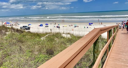 215 Beachers Lodge Direct Ocean Front Crescent Beach One Bedroom Condo