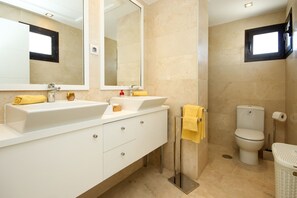 Shower, hair dryer - Beachfront Penthouse with Sea Views, Hot Tub, BBQ (Casares)