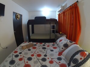 4 bedrooms, Internet - CASA ENILDA 2532<br>Habitaciones en Casa Familiar en Manga<br> (Cartagena)