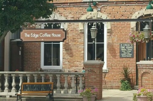 2 Bedroom Modern Apartment 35 miles to Chicago