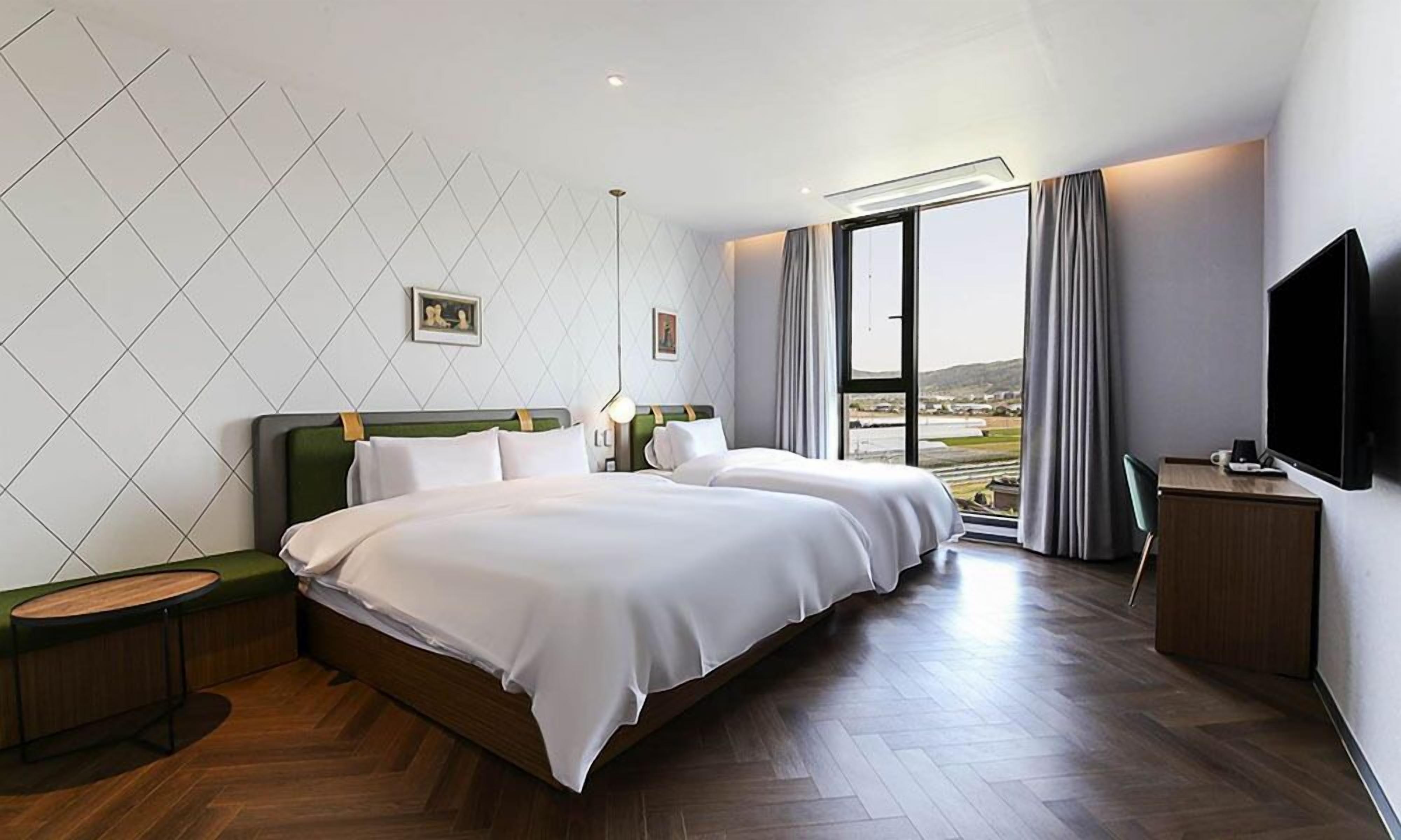 Deluxe Twin Room | Individually decorated, individually furnished, free WiFi, bed sheets