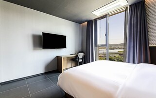 Decoración personalizada, muebles diferentes y wifi gratis 