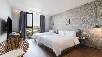 Deluxe Twin Room | Individually decorated, individually furnished, free WiFi, bed sheets