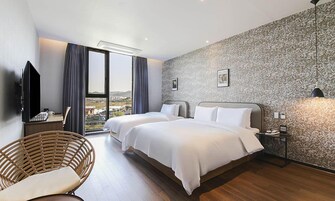 Decoración personalizada, muebles diferentes y wifi gratis 