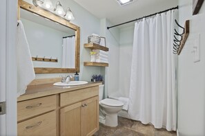 Combined shower/bathtub, hair dryer, towels, soap