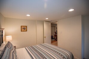 6 bedrooms, desk, iron/ironing board, travel crib - View of White Sands/Tularosa Basin, hot tub & a/c in the Village of Cloudcroft! (Cloudcroft)