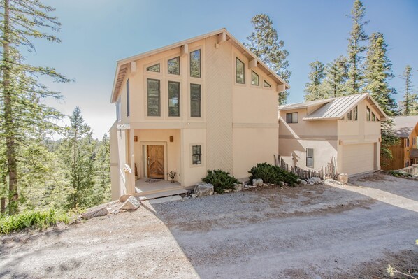 Exterior - View of White Sands/Tularosa Basin, hot tub & a/c in the Village of Cloudcroft! (Cloudcroft)