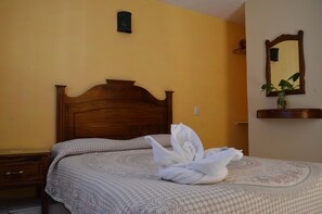 Double Room, 1 Double Bed | Free WiFi, bed sheets - Hotel Camelinas Área Blanca (Patzcuaro)