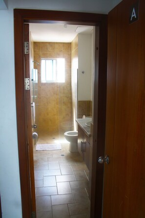 Suihku, pyyhkeet, saippua, sampoo