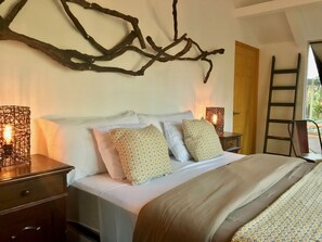 Cortinas blackout, wifi gratis y ropa de cama