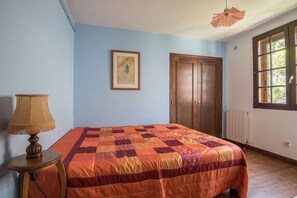 3 bedrooms, desk, iron/ironing board, travel crib - Seasonal rental apartment n ° 5 (anglet)