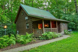 Apple Blossom Cabin | View from room - Cricket Hill Lodge & Cabins (Millersburg)