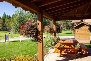 تناول الطعام بالخارج