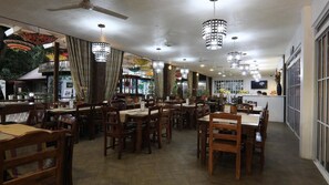 3 restaurants; breakfast, lunch, and dinner served - Luljettas Place Garden Suites (Angono)