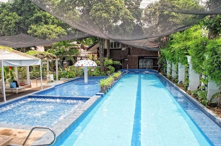 2 piscinas al aire libre