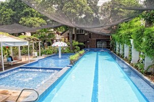 2 piscinas al aire libre