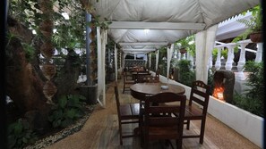 3 restaurantes, café da manhã, culinária filipina