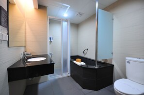 Family Quadruple Room | Bathroom | Combined shower/tub, free toiletries, hair dryer, slippers - Baron's Hot Spring Hotel (Jiaoxi)