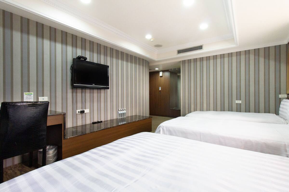 Habitación cuádruple familiar | Escritorio, cortinas blackout y insonorización 