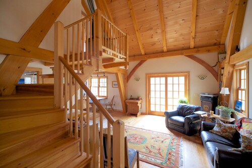 Beautiful Timber Frame Home in the Berkshires   /Available for Long Term
