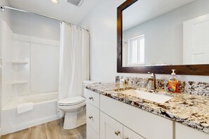 Free toiletries, hair dryer, towels - Brand new dog friendly home, with ATV access out the front door (Garden City)