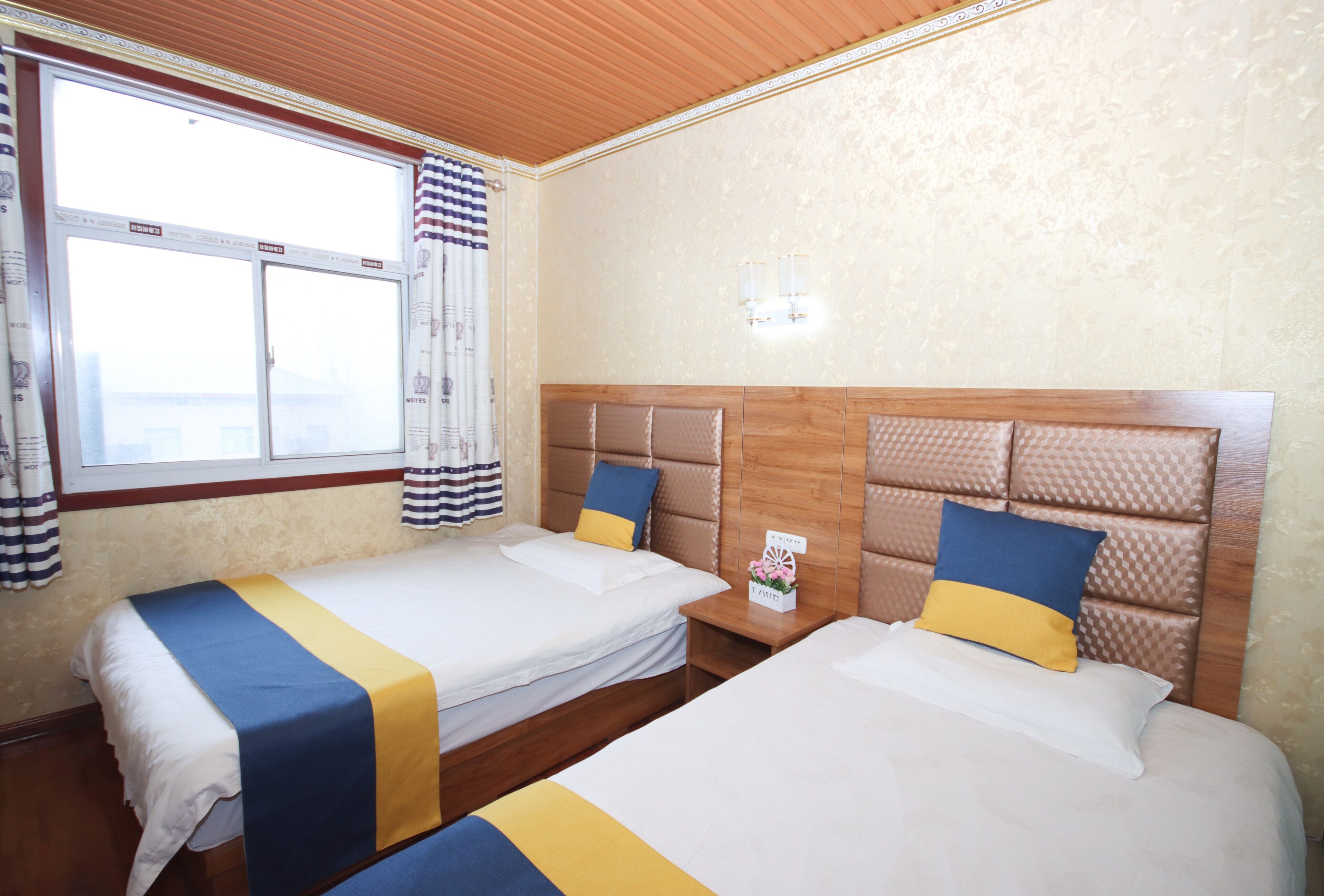 deluxe twin room | 1 bedroom, down duvets, individually decorated, desk