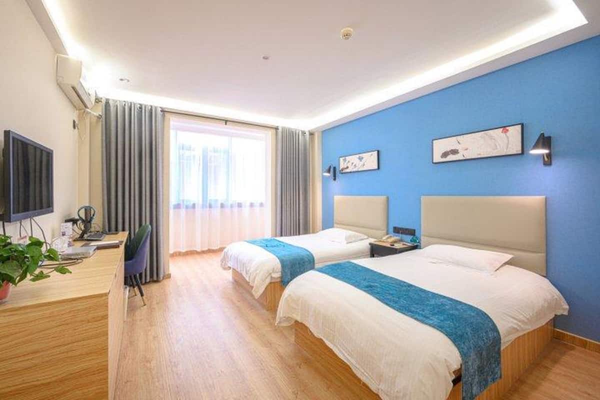 Kamar Keluarga | Selimut bulu angsa, meja kerja, tirai kedap cahaya, dan kedap suara