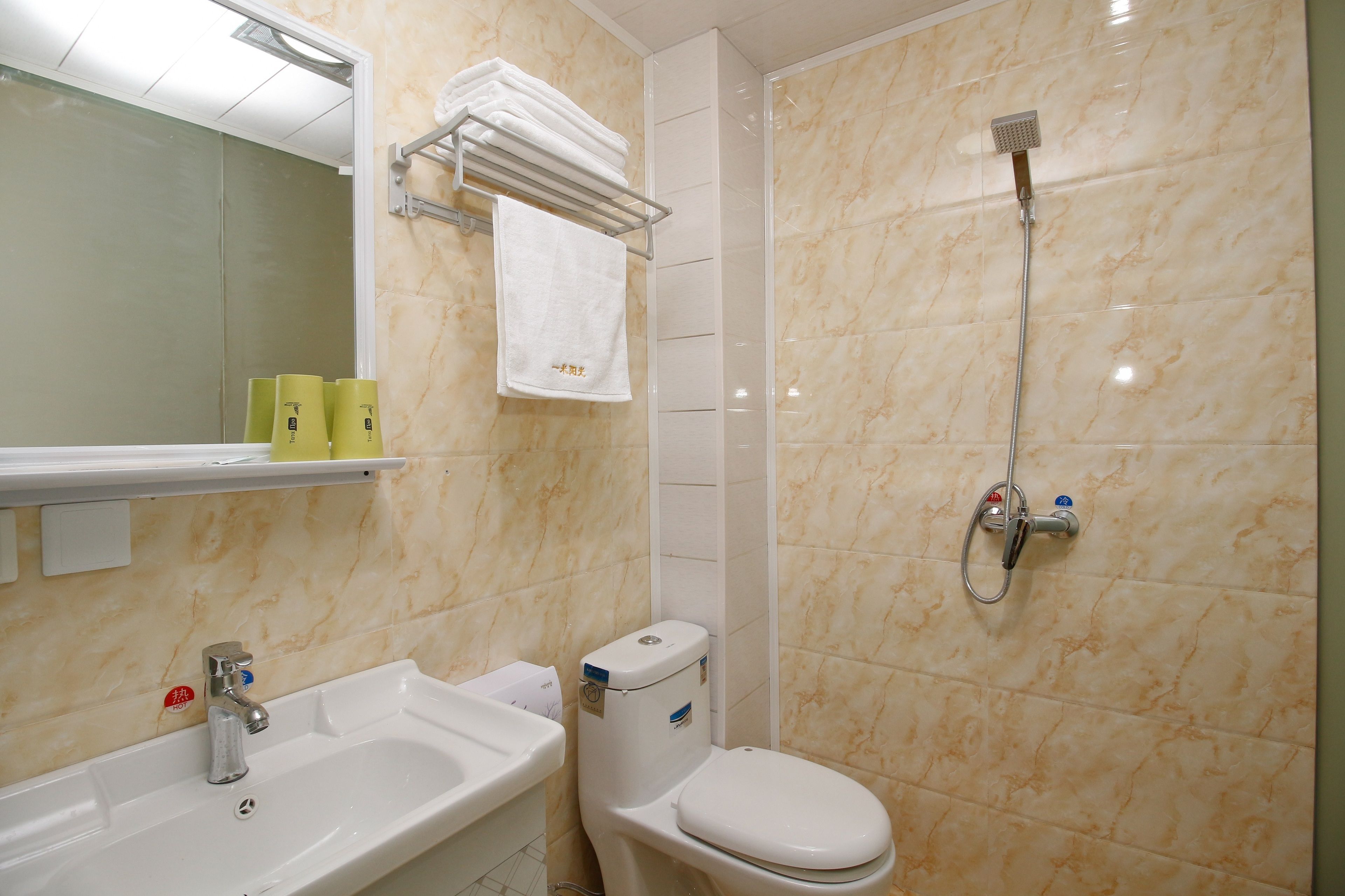 shower, rainfall showerhead, free toiletries, hair dryer