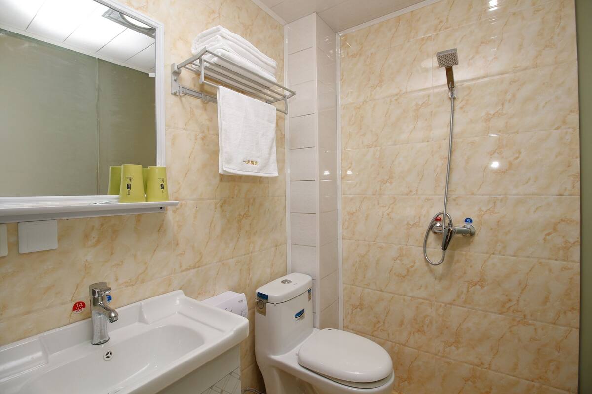 shower, rainfall showerhead, free toiletries, hair dryer