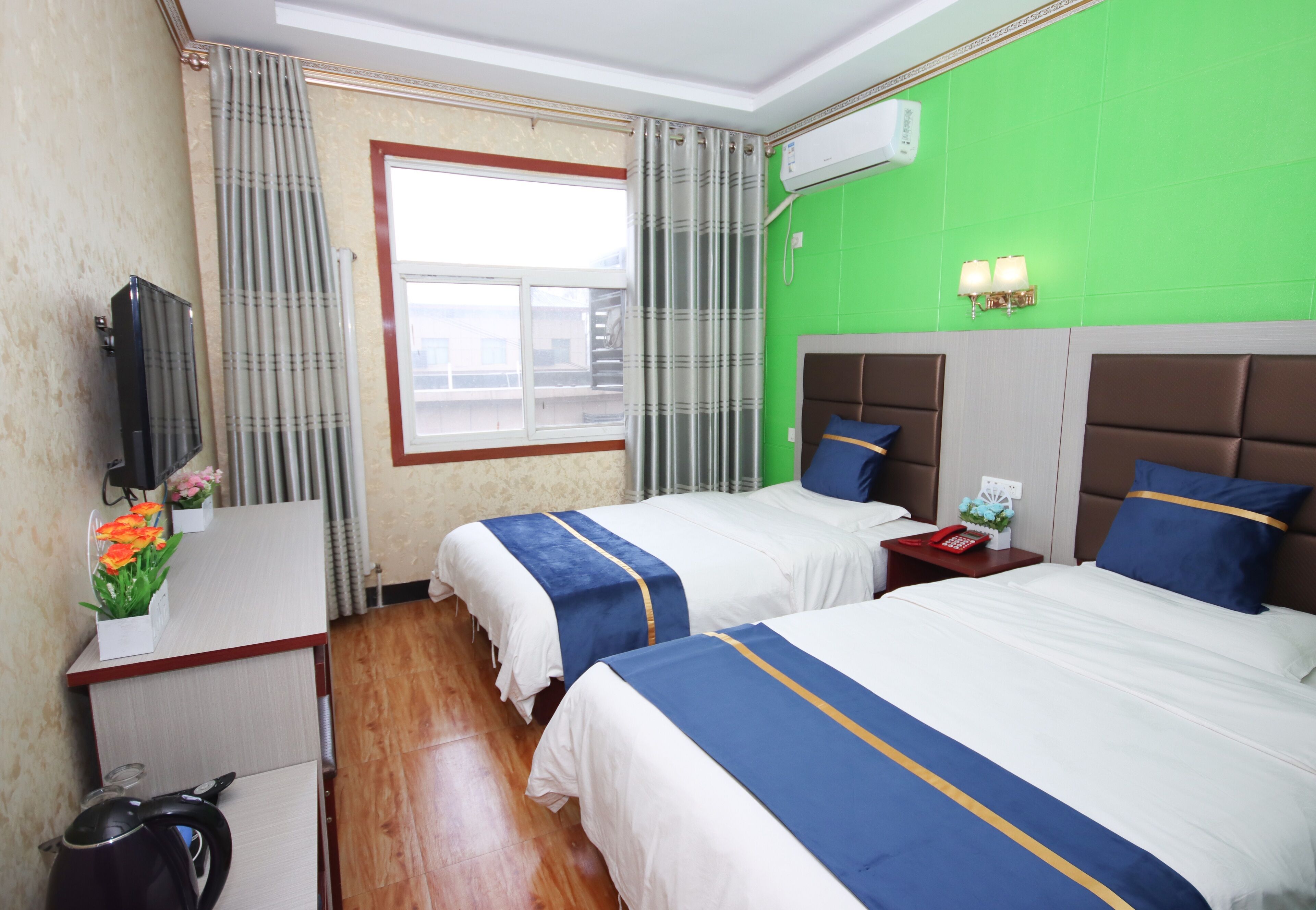 deluxe twin room | 1 bedroom, down duvets, individually decorated, desk