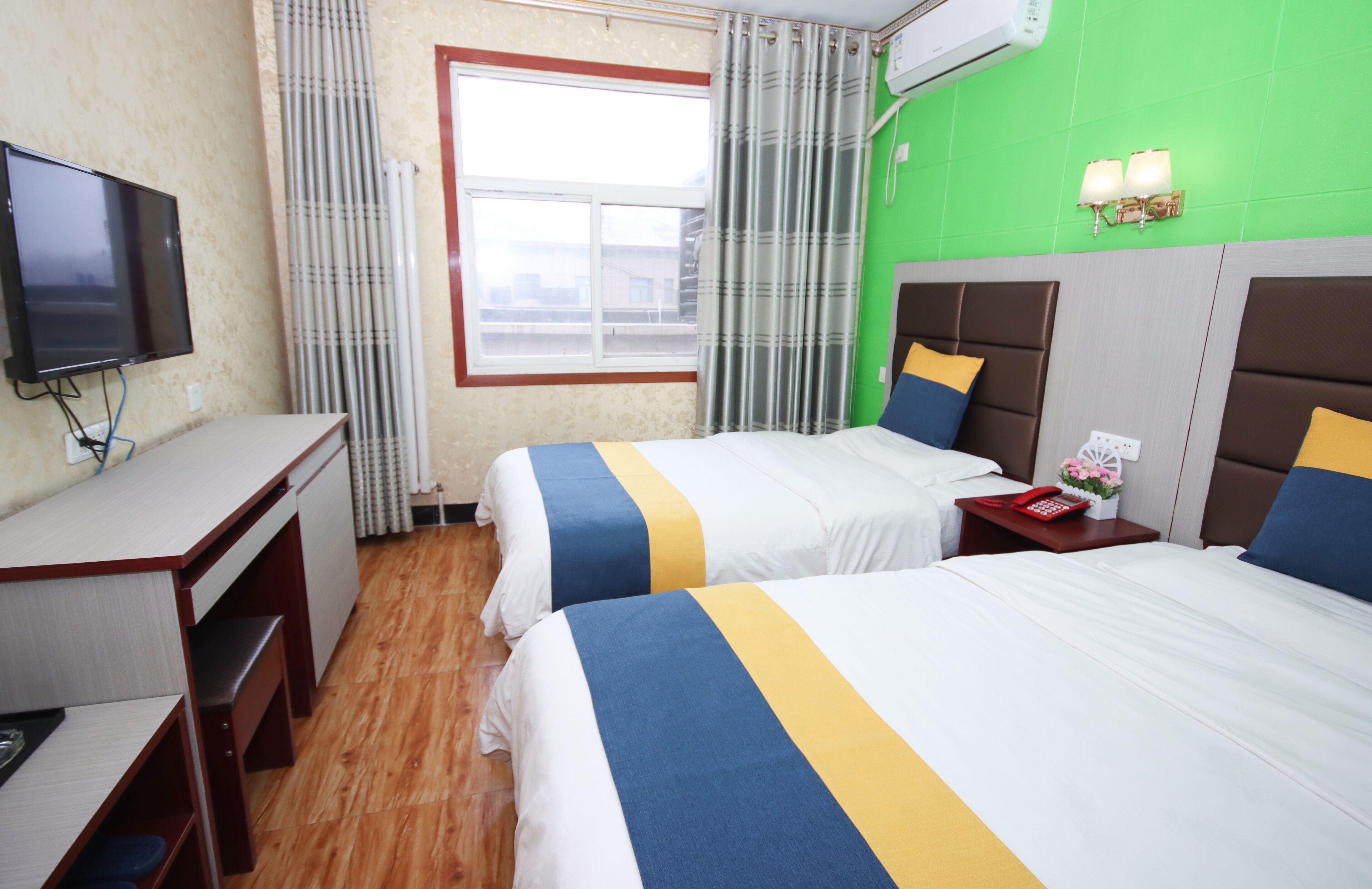 deluxe twin room | 1 bedroom, down duvets, individually decorated, desk