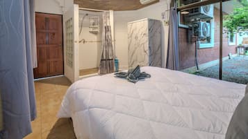 4 quartos, cofres nos quartos, escrivaninha