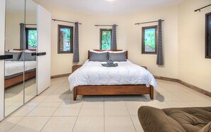 4 bedrooms, in-room safe, desk, iron/ironing board