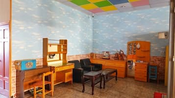 Economy Shared Dormitory | Living area