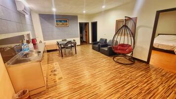 家庭套房 | 遮光布/窗簾、隔音、免費無線上網、床單