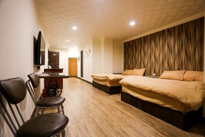 Elite-Vierbettzimmer, 2 Doppelbetten, Blick auf den Innenhof