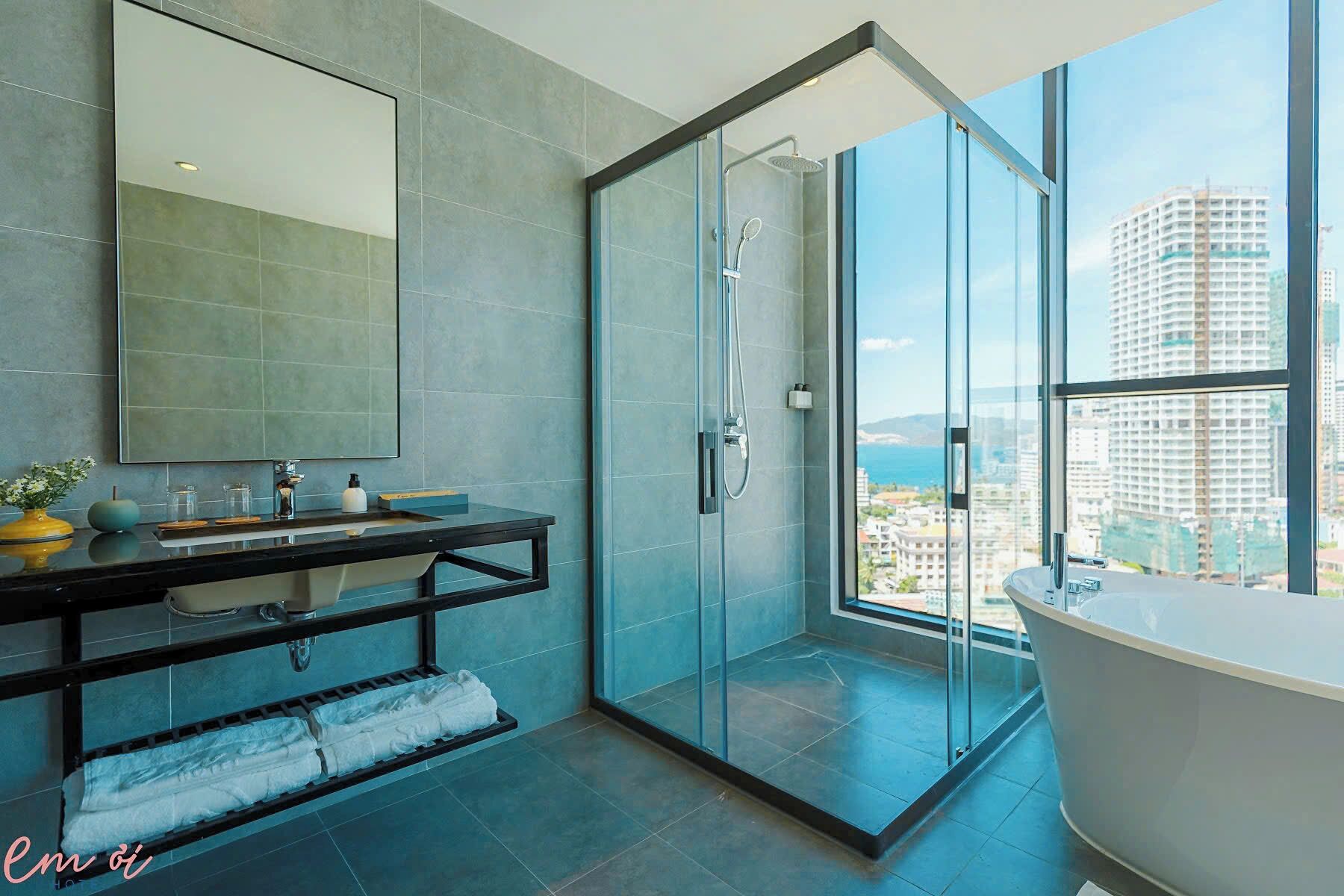 Premier Double Room, Sea View | Bathroom | Free toiletries, hair dryer, bathrobes, slippers