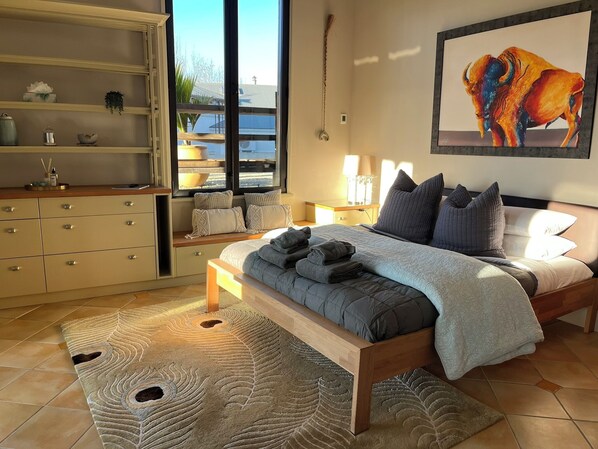 Suite, vista al mar | 1 habitación, tabla de planchar con plancha, camas extra y wifi gratis 