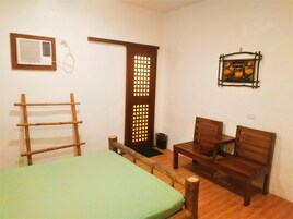 Decoración personalizada, muebles diferentes y cortinas blackout 