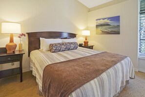 Room - Kauai Kailani Oceanfront 2 bed condo w A/C! 3rd Floor, elevator, parking space. (Kapaa)