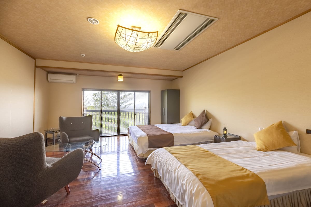 Business Twin Room, Non Smoking, Shared Bathroom | 1 bedroom, in-room safe, free WiFi, bed sheets